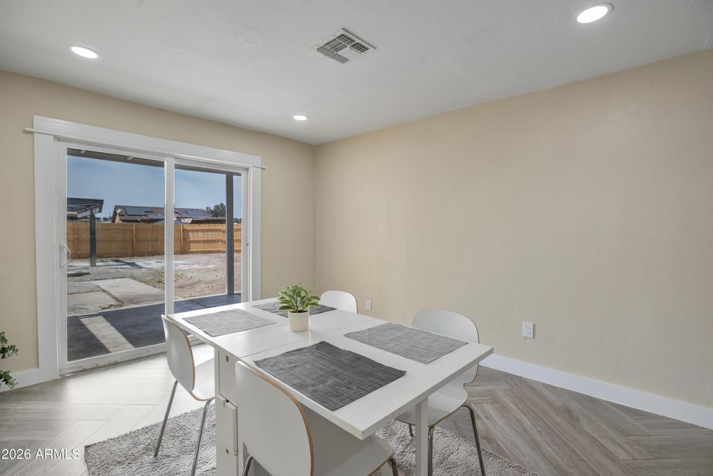 Image 8 of property listing at 5050 N 41st Drive, Phoenix, AZ 85019