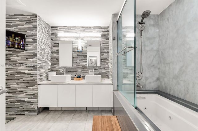 601 NE 36th St 1412, Miami, FL 33137