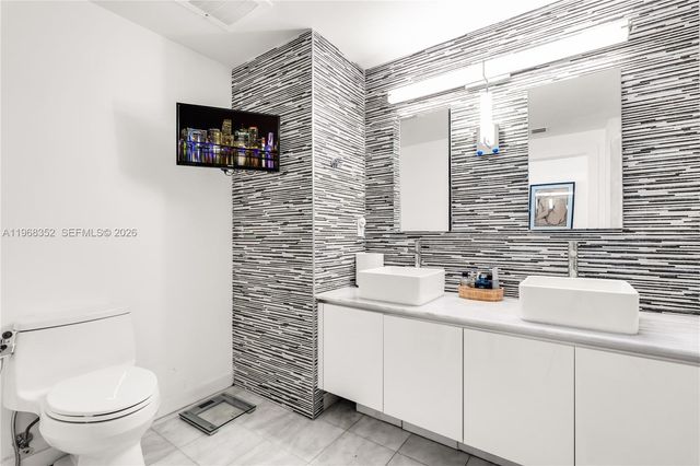 601 NE 36th St 1412, Miami, FL 33137