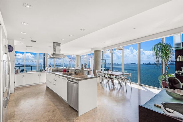 601 NE 36th St 1412, Miami, FL 33137