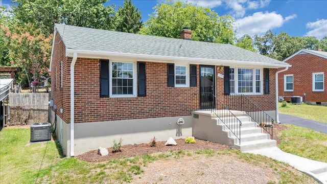 1745 Morwanda ST NW, Salem, VA 24153