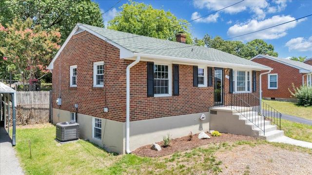 1745 Morwanda ST NW, Salem, VA 24153