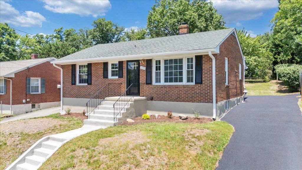1745 Morwanda ST NW, Salem, VA 24153