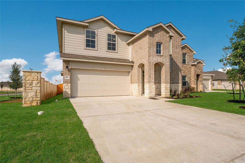 457 Mustang Lake CIR, Buda, TX 78610