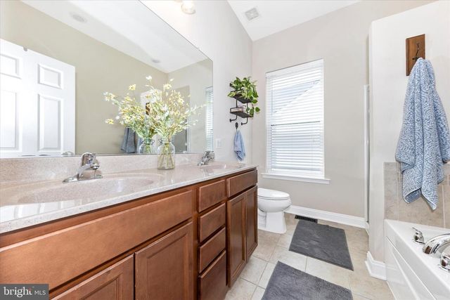 295 ALDERSHOT DR, Martinsburg, WV 25405