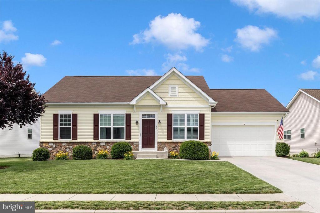 295 ALDERSHOT DR, Martinsburg, WV 25405