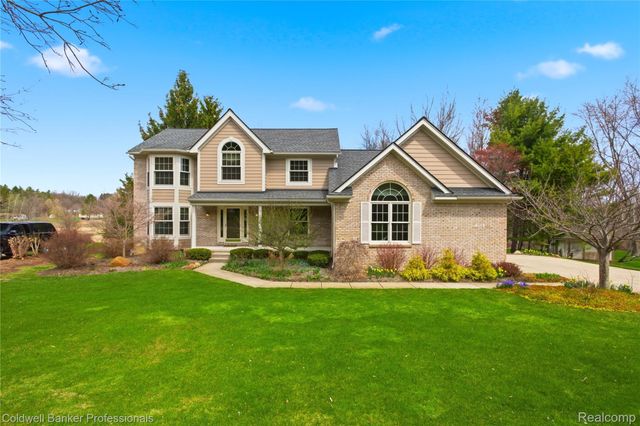 3710 Stoneridge Court, Commerce Charter Township, MI 48382