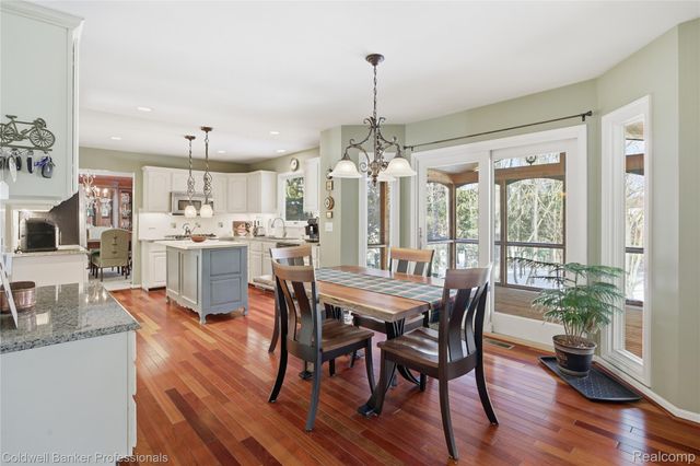 3710 Stoneridge Court, Commerce Charter Township, MI 48382