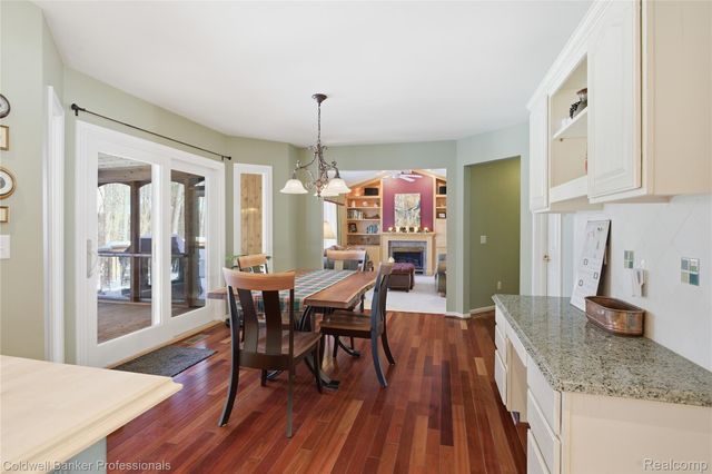 3710 Stoneridge Court, Commerce Charter Township, MI 48382