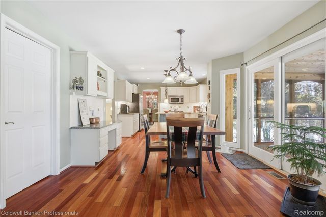 3710 Stoneridge Court, Commerce Charter Township, MI 48382