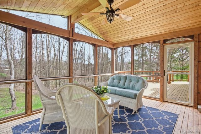 3710 Stoneridge Court, Commerce Charter Township, MI 48382