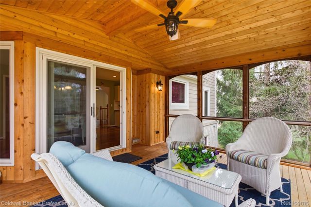 3710 Stoneridge Court, Commerce Charter Township, MI 48382