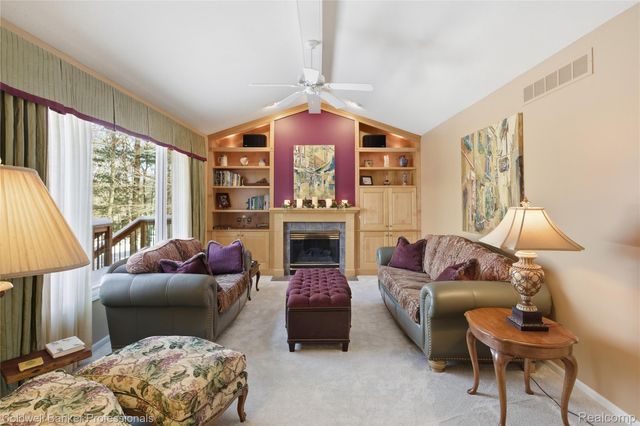 3710 Stoneridge Court, Commerce Charter Township, MI 48382