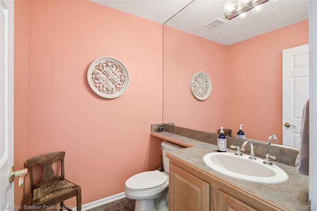 3710 Stoneridge Court, Commerce Charter Township, MI 48382