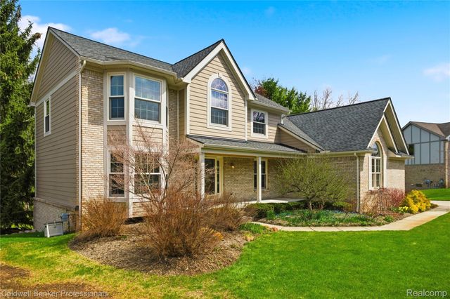 3710 Stoneridge Court, Commerce Charter Township, MI 48382