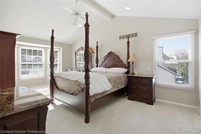 3710 Stoneridge Court, Commerce Charter Township, MI 48382