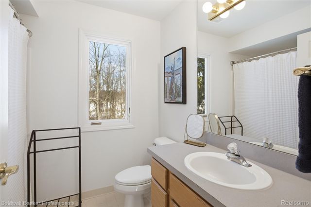 3710 Stoneridge Court, Commerce Charter Township, MI 48382