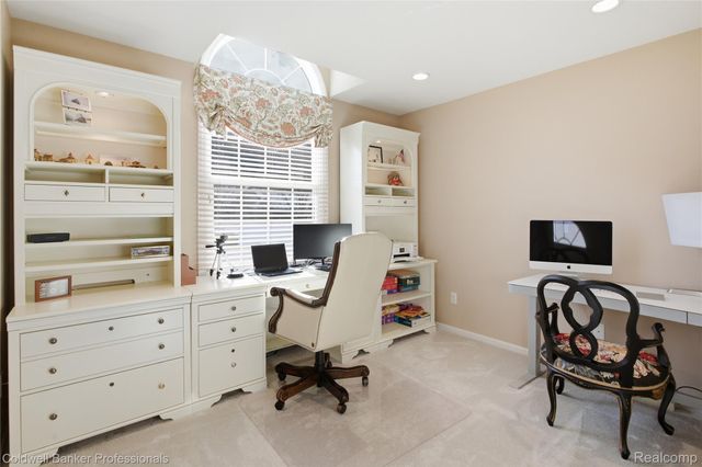 3710 Stoneridge Court, Commerce Charter Township, MI 48382