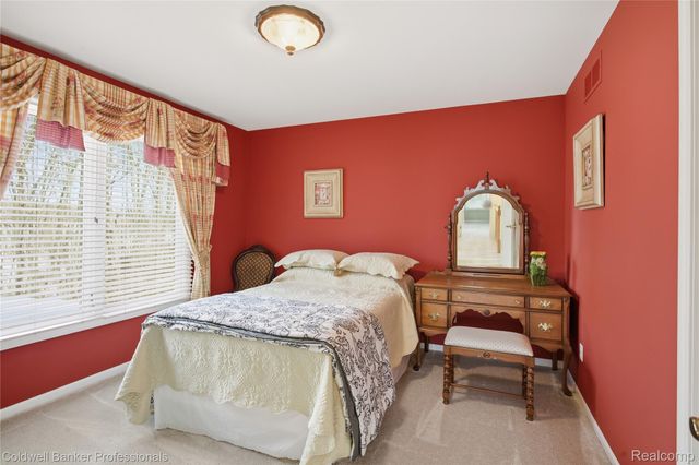 3710 Stoneridge Court, Commerce Charter Township, MI 48382