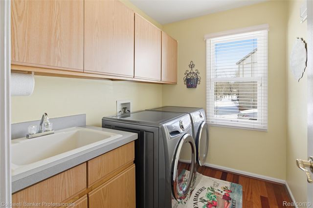 3710 Stoneridge Court, Commerce Charter Township, MI 48382