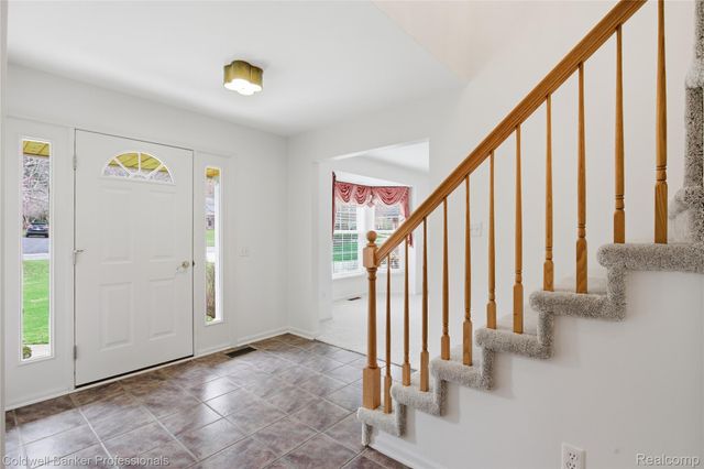 3710 Stoneridge Court, Commerce Charter Township, MI 48382