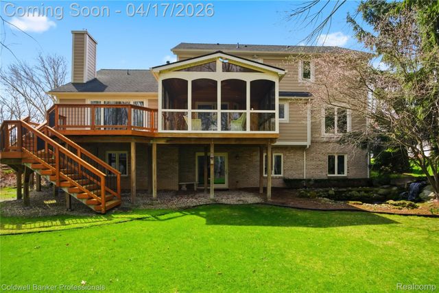 3710 Stoneridge Court, Commerce Charter Township, MI 48382