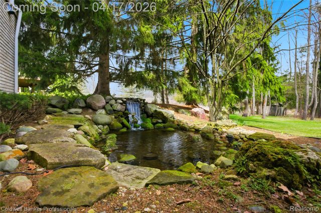 3710 Stoneridge Court, Commerce Charter Township, MI 48382