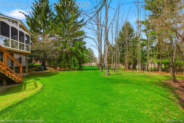 3710 Stoneridge Court, Commerce Charter Township, MI 48382