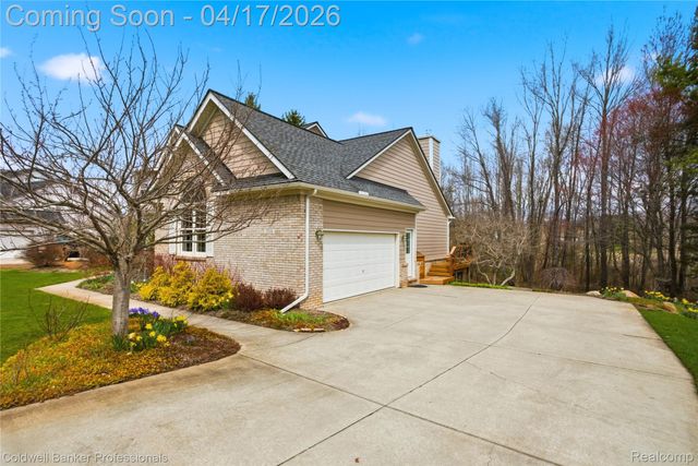 3710 Stoneridge Court, Commerce Charter Township, MI 48382