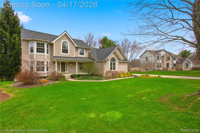 3710 Stoneridge Court, Commerce Charter Township, MI 48382