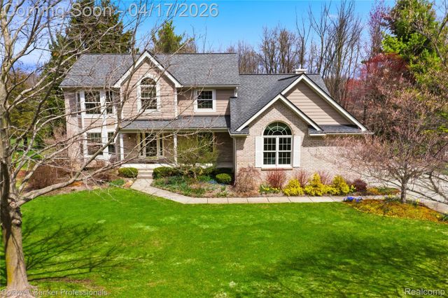 3710 Stoneridge Court, Commerce Charter Township, MI 48382