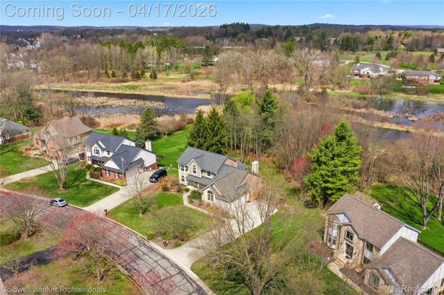 3710 Stoneridge Court, Commerce Charter Township, MI 48382