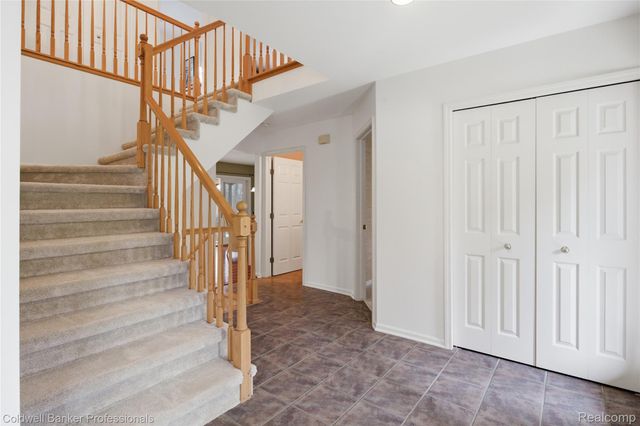 3710 Stoneridge Court, Commerce Charter Township, MI 48382