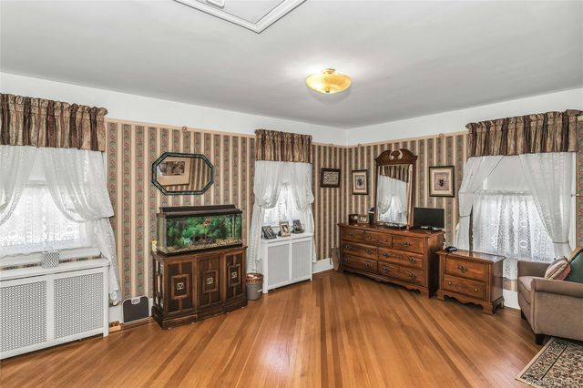 8 3rd Place, Garden City, NY 11530