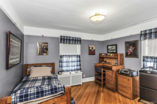 8 3rd Place, Garden City, NY 11530