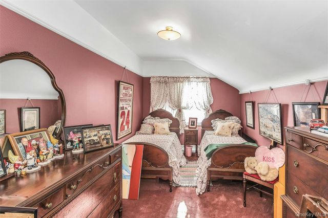 8 3rd Place, Garden City, NY 11530