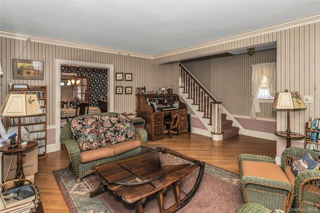 8 3rd Place, Garden City, NY 11530