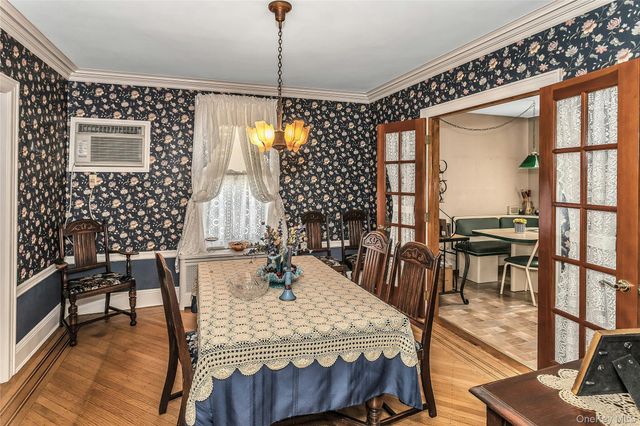 8 3rd Place, Garden City, NY 11530