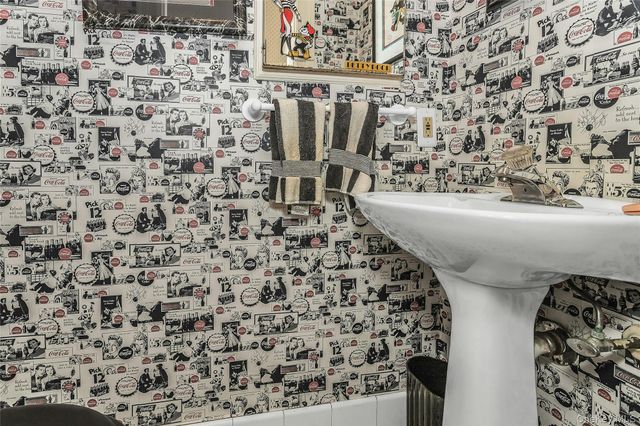 8 3rd Place, Garden City, NY 11530