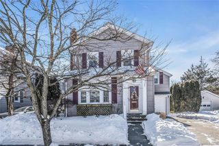 8 3rd Place, Garden City, NY 11530