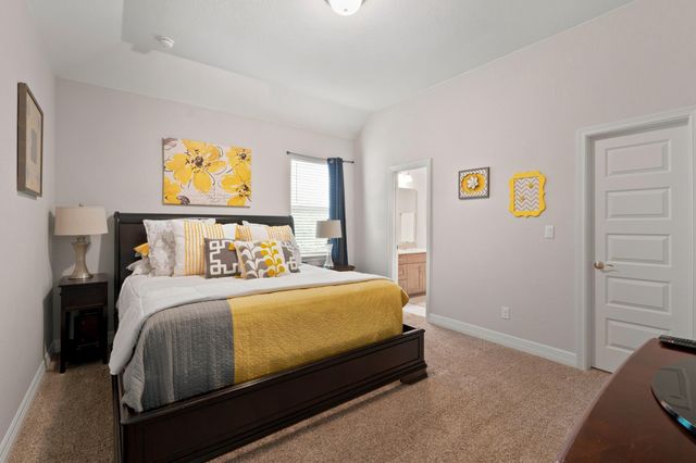 2316 Airport DR, Leander, TX 78641