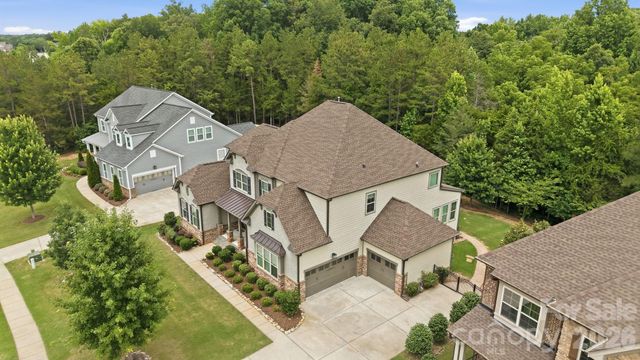 2411 Madeira Circle, Waxhaw, NC 28173