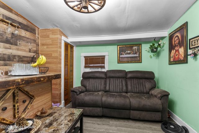 1057 S 43rd St, Louisville, KY 40211