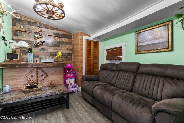 1057 S 43rd St, Louisville, KY 40211