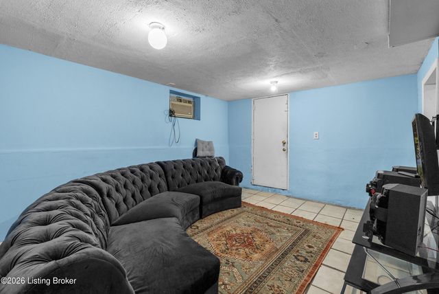 1057 S 43rd St, Louisville, KY 40211
