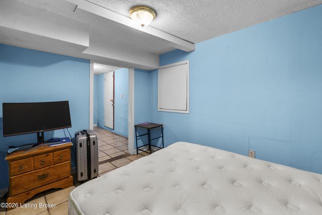 1057 S 43rd St, Louisville, KY 40211