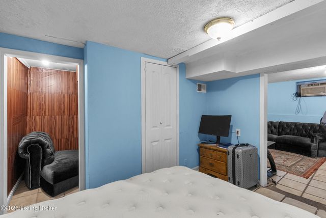 1057 S 43rd St, Louisville, KY 40211