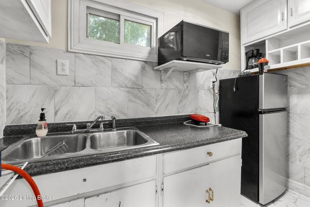 1057 S 43rd St, Louisville, KY 40211