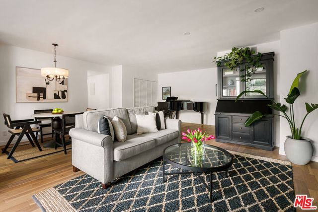 7250 Franklin Avenue 101, Los Angeles, CA 90046