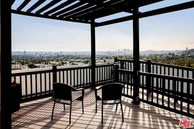 7250 Franklin Avenue 101, Los Angeles, CA 90046